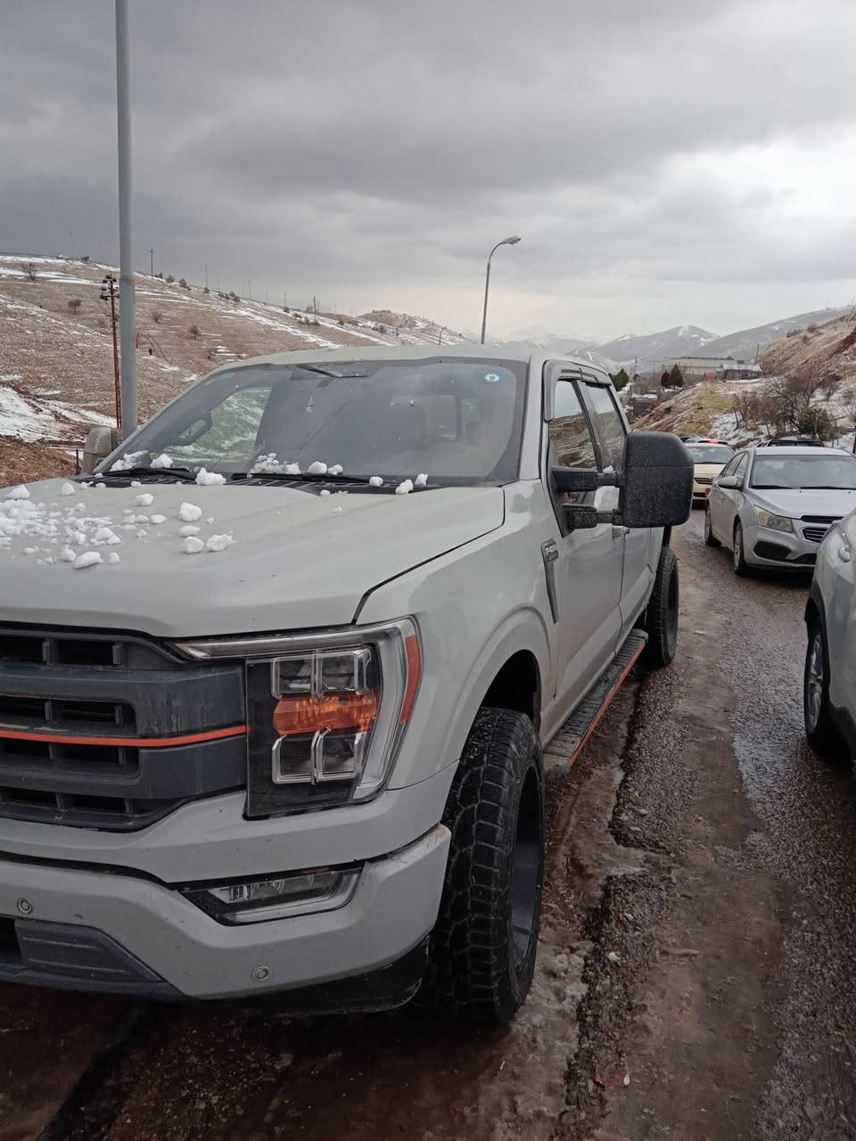 هايبرد موديل ٢٣ رقم بغداد بيها نواقص بسيطه ابيعها جوة السوك سعر مناسب بيع سريع مكان الدورة ***********   .بيها شاصي تصليح صفحة السايق وتبديل ماشيه ١٩ الف   باب السايق والجاملغ سعر ٢٥٠
