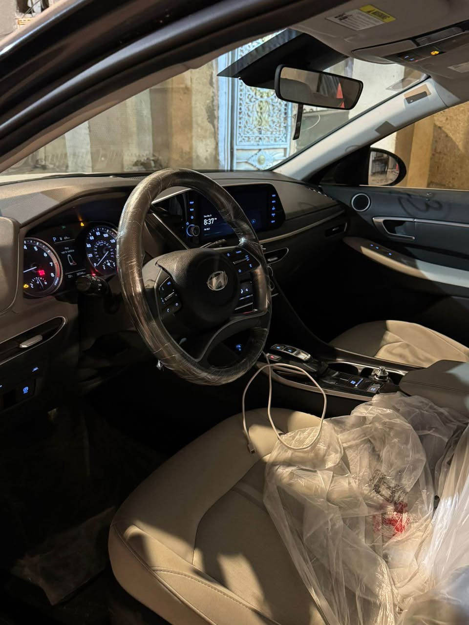 سوناتا ٢٣ وارد امريكي 
ضربه ربع بنيد بارد 
جاملغ مصبوغ باب مصبوغ باب خلف سايق بارد 
تبديل قبق جنطه
مواصفات 
بصمه حساسات كامره 
شاشه كبيره تدفئه كشنات 
مثبت مسار 
٢٥٠٠ تنفس طبيعي 
ماشبه ٥٦ الف 
سياره كله محسن ودهن اصلي السعر 160  رقم صاحب السياره *********** Singapore
