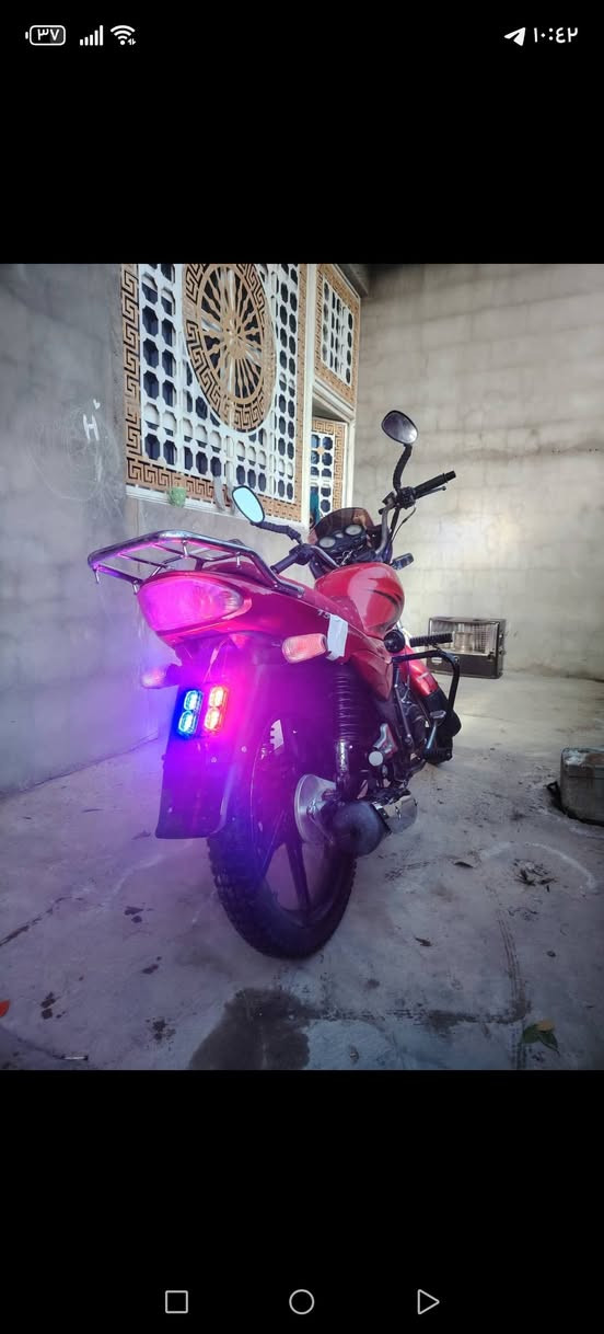 السلام عليكم موطور سايم للبيع موديل 2017 نظيف كير ومحرك وكشر وكهربائيات جديد للتواصل*********** السعر 700 وبي مجال
