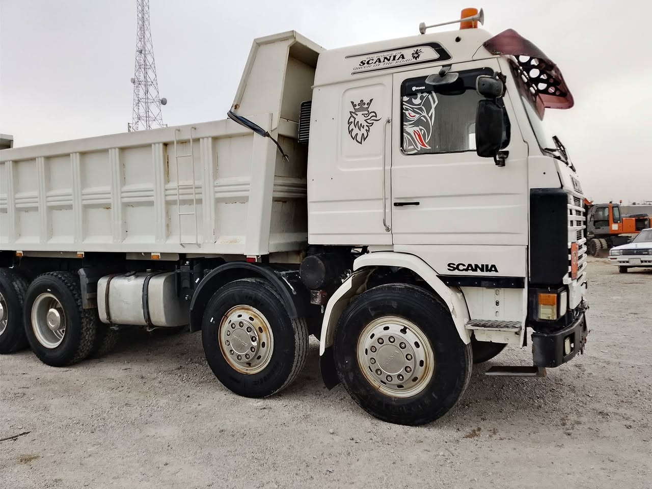 سكانيا قاطرة و مقطوره 113 بدون ربط موديل 92 محرك مجفت جديد كير 900 4في 4مجموعه مان نص بوربرن كبير قاطرة صاج مقطوره برماغ دناكير14 كرسي هوزن سكانيا *********** العنوان بغداد التاجي
