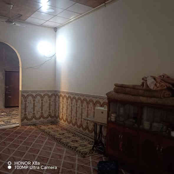 السلام عليكم  بيت زراعي نص دونم مسيج كله بيه بير رتوازي وماي اروه بل باب مساحت البنيان البيت اربع ميه  ويتكون من بستان نخل وسدر البيت ثلاث قرف هول وصاله ومطبخ ودوانيه مكان البيت في البصره خور الزبير  شارع العلويه بيت زراعي السعر 100 رقم الهاتف ***********
