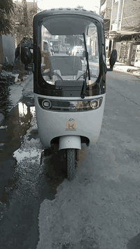 دراجة ثلاث عجلات جديده استخدام جدا قليل مكفوله كفاله عامه السعر مليون وربع وبيها مجال شراي اتصل واتساب ***********
