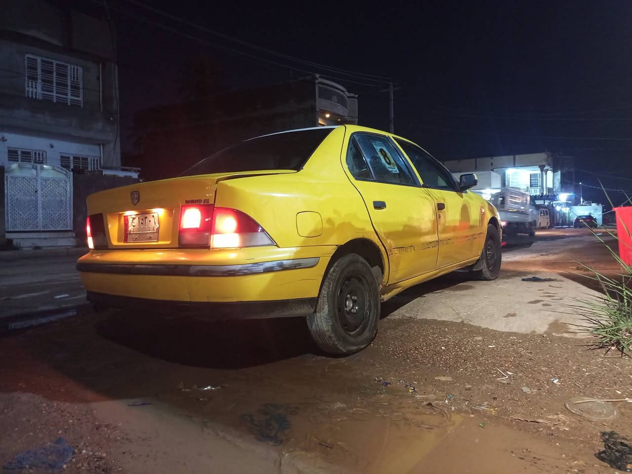 السلام عليكم سمند موديل 9 مكينه وكير مقفولات سياره مصفره هيه وغرامات رقم بغداد  صدر امامي وخلفي جديده كهربائي كلها شغاله تبريد باتري جديده لا صبغ ولا تبديل ادريم شفتات جدد اربع سماعات مسجل بلوتوث سياره كامله مكمله مابيه نقص السعر 22 وبيها مجال مكاني بغداد جزيره سياحيه ***********
