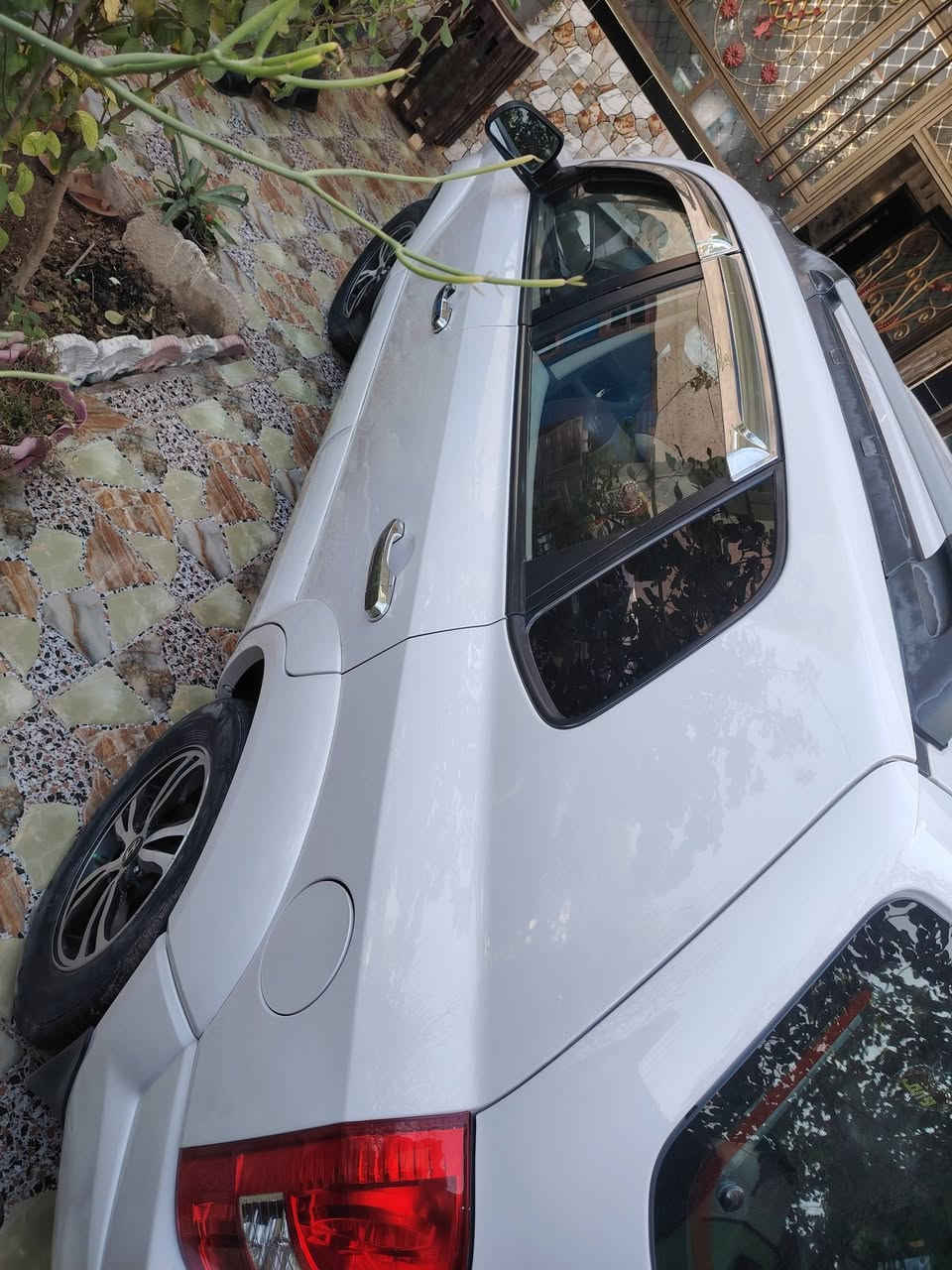 السلام عليكم.. 
للبيع توسان 2010 رقم بغداد سنوية 2028 شرط التحويل  مكينة كير صدر تبريد كشر السيارة مكفولة ماعدا الباب الخلفي وبدون دواخل  سونار بالمنشور نضيفة حيل واحلى من الصور
السعر 122$ وبيهه مجال مكان  ديالى  بعقوبة  ***********
