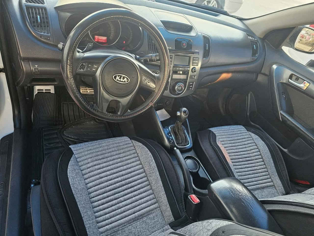 سيراتو ٢٠١١ فول موصفات عدا البصمه مكينه كير صدر كله جديد جاهزه من كلشي سياره بيه باب مبدل بلادي وبيه بارد كم مكان رقم أربيل دولي سنويه ٣١ سياره جاهزه من كلشي وكاله تحويل اني حاضر السعر ١٠٠وبيه شويه اتصل ***********
