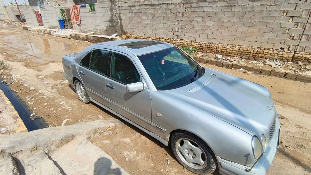 من رخصه مدير الكروب
مرسيدس عيون موديل 1997  320 V6  مكينه بلاد خراطيم 

كهربائيات كلهه شغاله تدفئه تبريد  تحكم كشنات كهرباء فتحه سقف  حداديه وتايرات 90% سياره ماتتحول   بيهه ارقام وسنويه اربيل  الماني مراوس  او بيع السعر 40 وبيه قليل مجال العنوان ناصريه مركز   

***********
