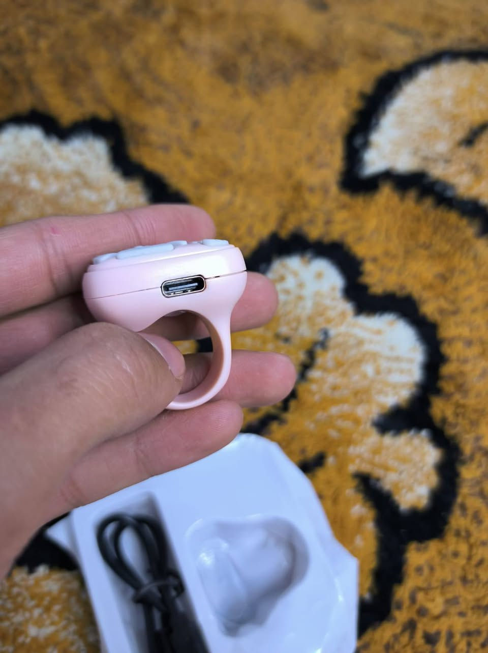 قطعه تفيد محبين التصوير ، جهاز تحكم عن بعد للتلفون تكدر تستخدمه تگلب ب التيكتوك أو الفيس وباقي البرامج بس هو مخصص للتصوير ، الي يفيده يخلي سعر


**إذا كنت صاحب هذا الإعلان وتريد حذفه لأي سبب، رجاءا أرسل رسالة إلى الدعم الفني**