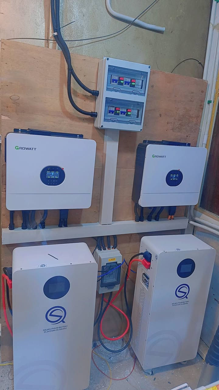 ✅ تم بحمد الله تعالى تنصيب منظومة طاقة شمسية متكاملة (بدون ألواح)
📍 في منطقة الشعب 
🔒 ضمان 5 سنوات
⏳ عمر افتراضي أكثر من 10 سنوات
➕ قابلة لإضافة الألواح الشمسية مستقبلاً بكل سهولة
🔧 مكونات المنظومة:
⚡ إنفيرتر Growatt الأصلي
🔋 بطارية ليثيوم QS عالية الكفاءة
🛡️ بورد  ATSحماية عالي المواصفات
مجهز بأفضل القواطع لضمان أعلى درجات الأمان
📞 للاستفسار والتواصل معنا على الخاص أو واتساب
✨ جودة مضمونة • عمل احترافي • ثقة ✨
*********** / ***********
