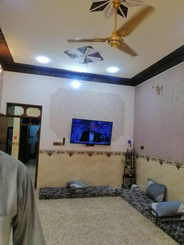 مشتمل المساحه ١٥٠ متر الوجه ٧ ونص في ٢٠ قرب مجمع الرحاب طابو زراعي سند ٢٥ تحويل مباشر شارع ٣٠متر طابق ونص الأرضي مكون من غرفة نوم مع صاله واستقبال مع المطبخ مع الصحيات الطابق الثاني غرفه وحده مع صاله كبيره مع الصحيات السعر ٨٠ مليون وبها مجال الاتصال كورك *********** اسيا *********** اثير *********** اسماعيل الجميلي مكتب المنار عبور الجسر الجغيفي
