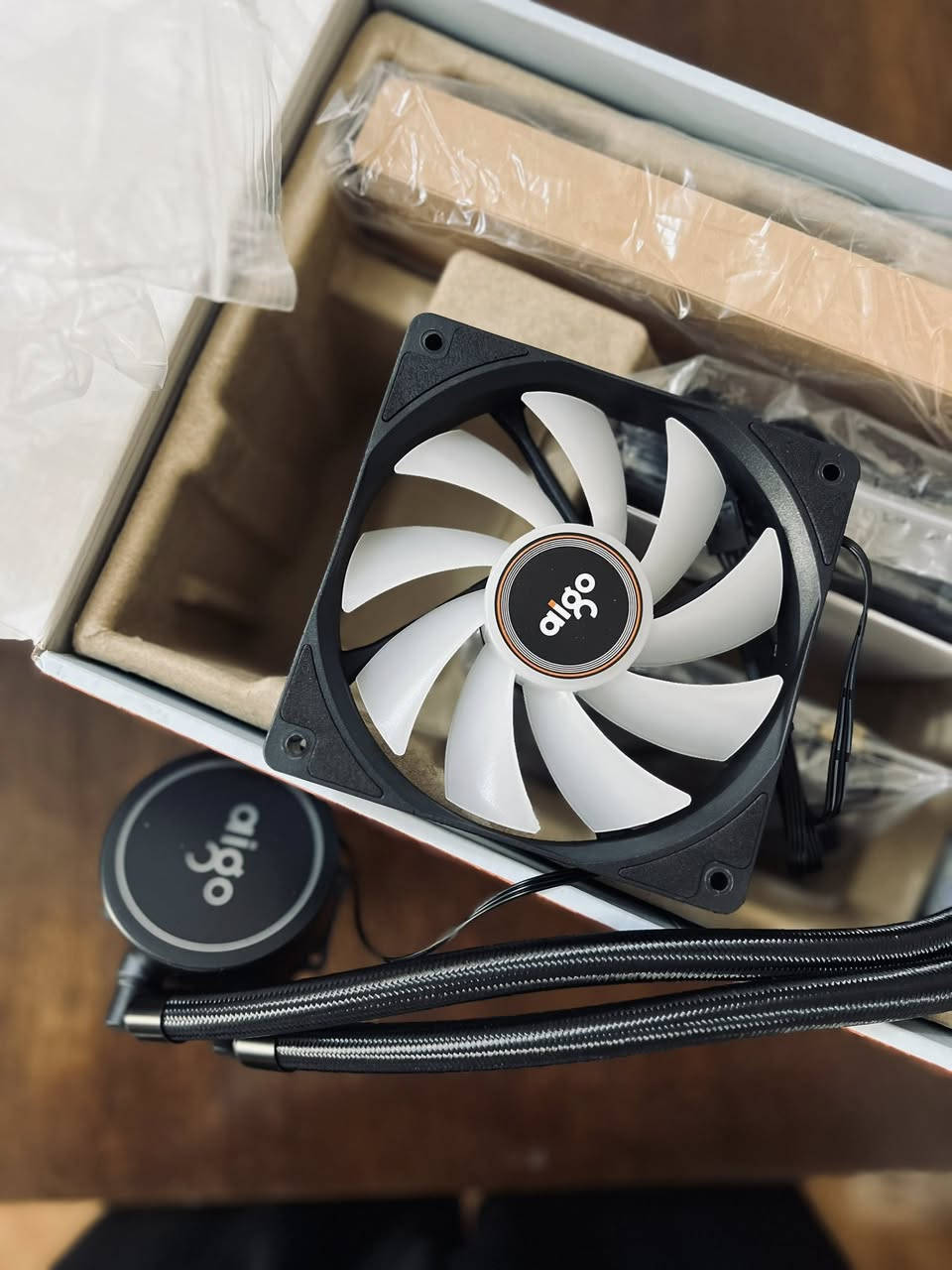 مبرد مائي AC SE240 
راديتر حجم 240
سرعة 2000دورة بالدقيقة
تدفق الهواء 64 قدم مكعب
RGB
التوافق : AMD AM5,,,,, INTAL LGA17xx

استفسار خاص او واتساب
***********
