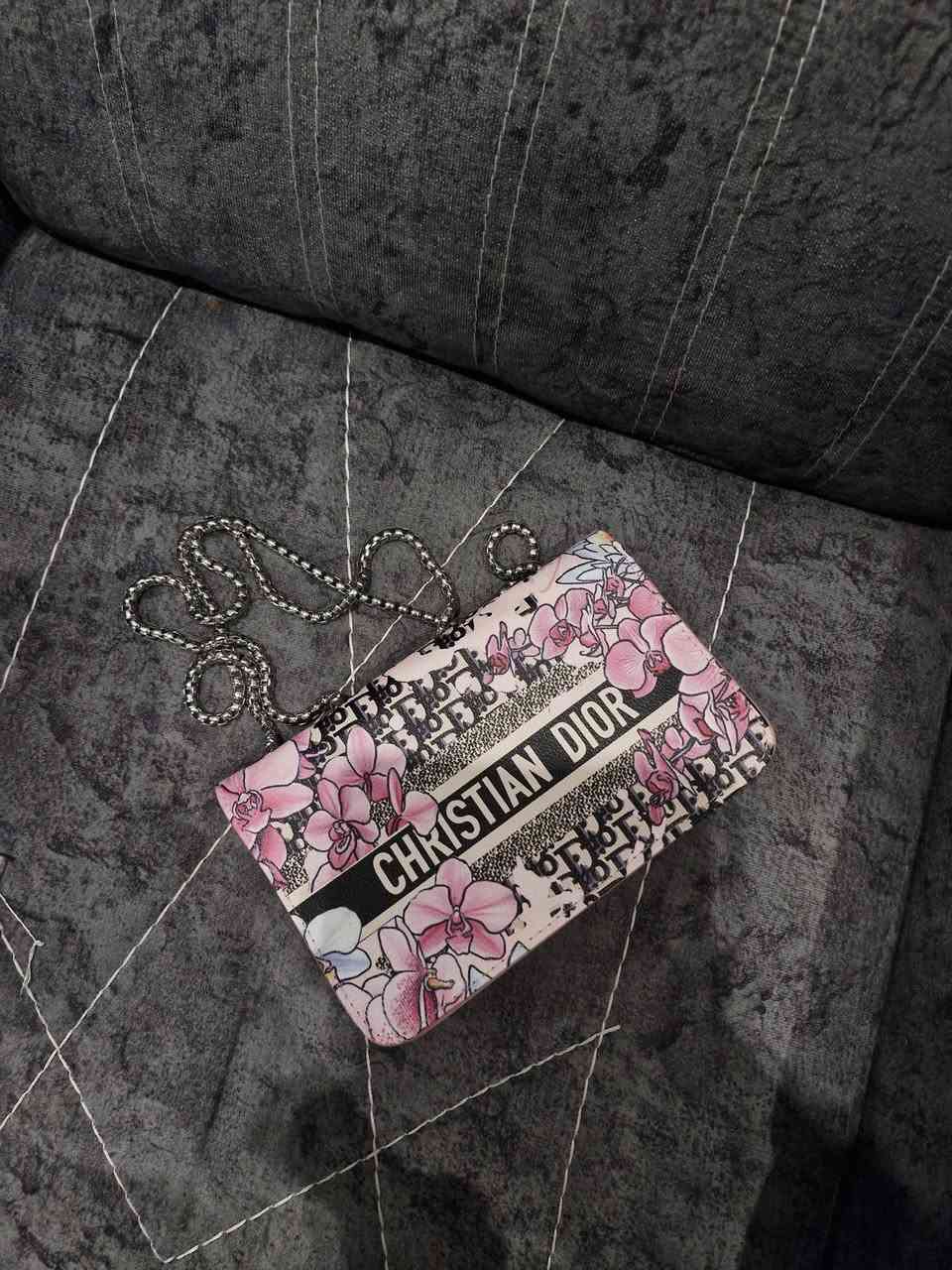 جنطة Dior مختومه وياها الكارت لمعرفة السعر راسلوني خاص


**إذا كنت صاحب هذا الإعلان وتريد حذفه لأي سبب، رجاءا أرسل رسالة إلى الدعم الفني**