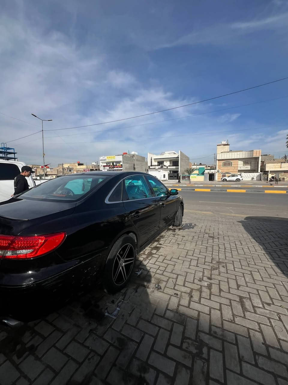 من رخصة الادمن
السلام عليكم 
گراندر أزيرا صالون
موديل 2011
وارد خليجي 
كير ميكانيك 
خير من الله 
محركها 3800v
مثل الساعه ما شاء الله 
صدر بالكامل مبدل
جديد
بيها كعده رئاسيه
مابيها اي نقص
مواصفاتها:
خزن ميموري
كشن كهرباء
شاشه لمس
تحكم ستيرن
ABS
تدفئة كشنات اماميه
Aux
دوشمة جديده مشمشي مطعم بنيلي وجلد
والتضليل بلارايز
والتحويل مضمون  
وإلخ من المواصفات الي تستحق أعلى من هالسعر
للاستفسار اكثر
***********
