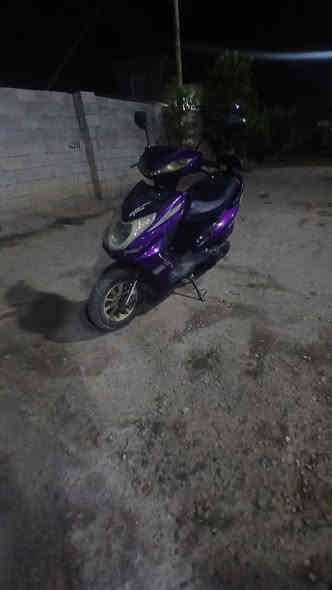 السلام عليكم اخوان دراجه اف اس للبيع 
اخوان دراجه كفراتهه تعبانه مثل مشوفون بل صور بس محرك نضيف شغاله نكره صلف رايدهه ب225 وبيهه مجال مكاني زنكوره للتواصل‏‪***********‬‏
