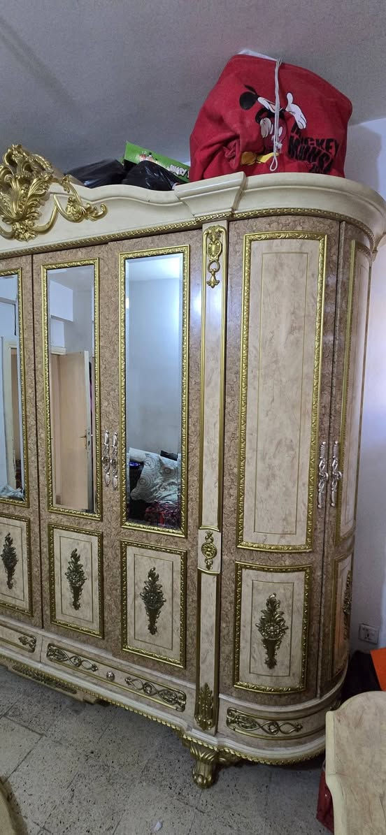 السلام عليكم لللبيع غرفة ماليزيه 
نظيفة كلش ومابيه اي نقص كامله مع ملحقاتها 
مكاني عمارات زيونه 
السعر ٥٠٠ الف دينار
رقمي  ***********
