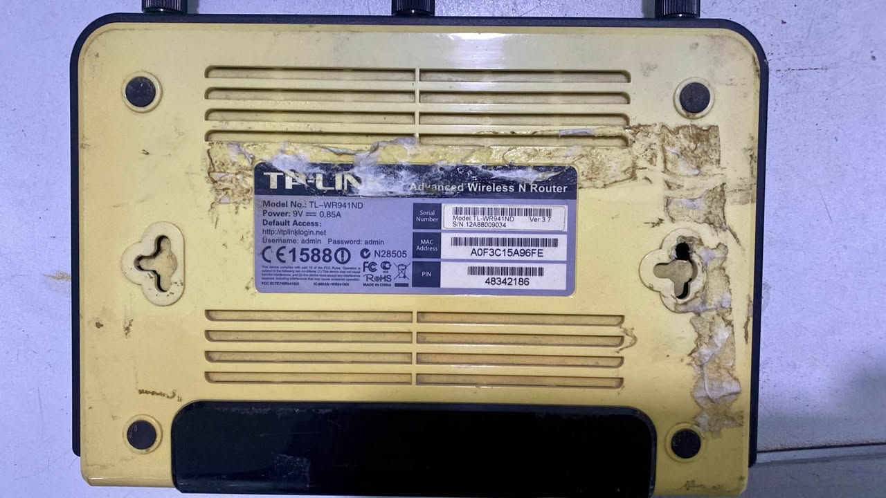 للبيع راوتر انترنت عدد٢ شغالات ٤ اريلات بحالة جيدة السعر ٥٥ الف البيع سوا
للتواصل *********** واتساب بغداد 
يوجد توصيل بغداد, العراق
