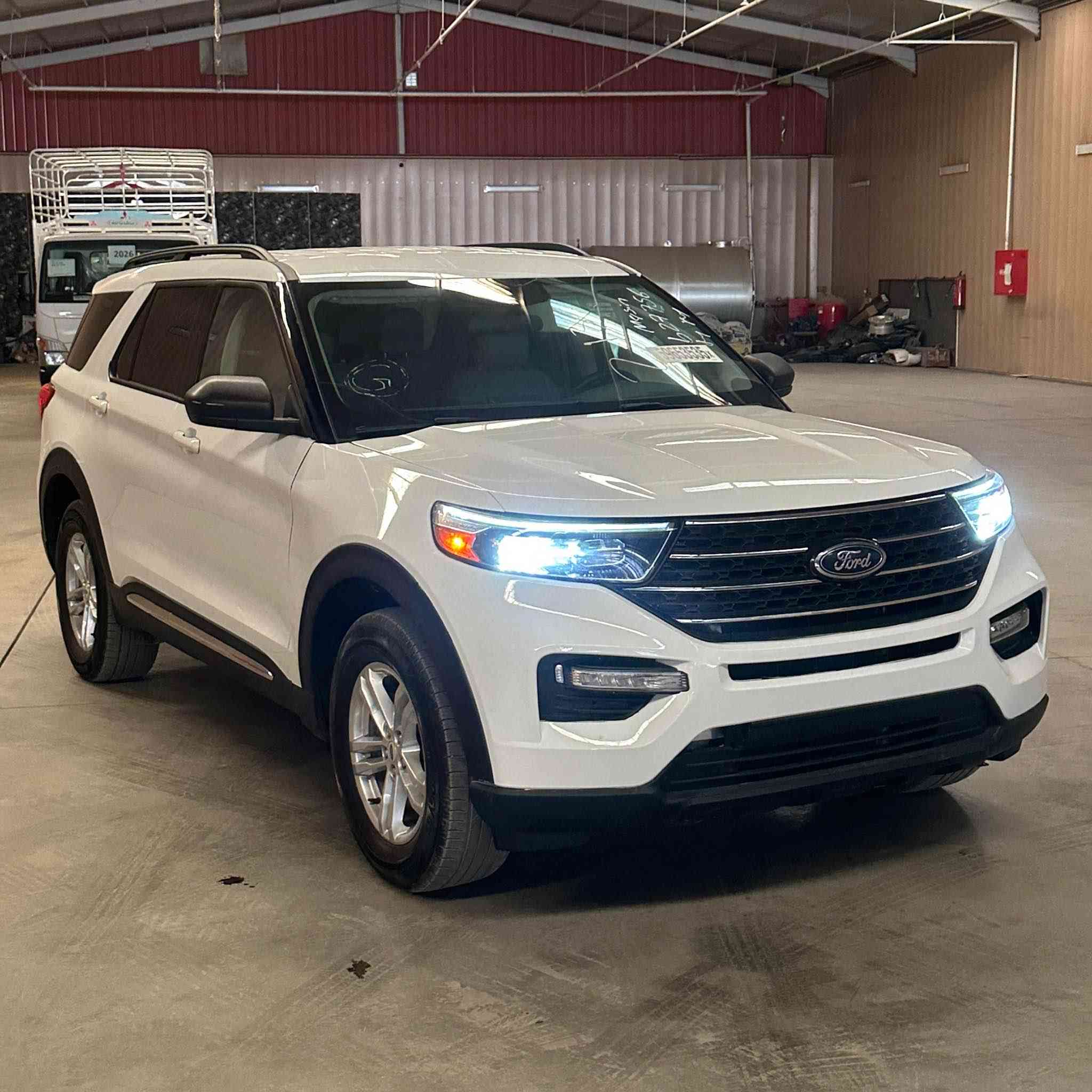 📌Ford Explorer 2023 XLT📌

⚙️حجم المحرك 4 سلندر توربو(2.3L)

♂️عداد المسافة 29000   mile 

🔷سيارة بدون سبوغ  ) 

🔷عدد المقاعد (7) راكب 

♦️المواصفات XLT:

فورويل 
بصمة تشغيل
بصمة ابواب
تشغيل عن بعد (Remote Start)
صندوق شفط كهربائي 
كشنات جلد
كشنات تدفئة
كشنات خلفي منفصل 
رادار أمامي(تحديد مسار)
رادار جانبي (نقاط عمياء)
رادار خلفي(تحذير من الاصطدام)
حساسات خلفية+ كاميرا
كير ماوس
اوتو هولد Auto hold
أوتو ستارت Auto start
أوتو ستوب Auto Stop
هاند بريك بصمة
تبريد مركزي 
شاشة كبيرة لمس 
Apple Car Play
Android Auto
تحكم وضعيات القيادة (Drive Modes)
مانع انزلاق+ABS
تحكمات استيرن
سستم سماعات BOSE
منافذ USB+AUX
وبقية المواصفات المعروفة

♦️(العنوان/ اربيل شارع المعارض)
     
               - - - - - - - - - - - - - - - - - 

♦️للاتصال/

*********** 
*********** أربيل, العراق
