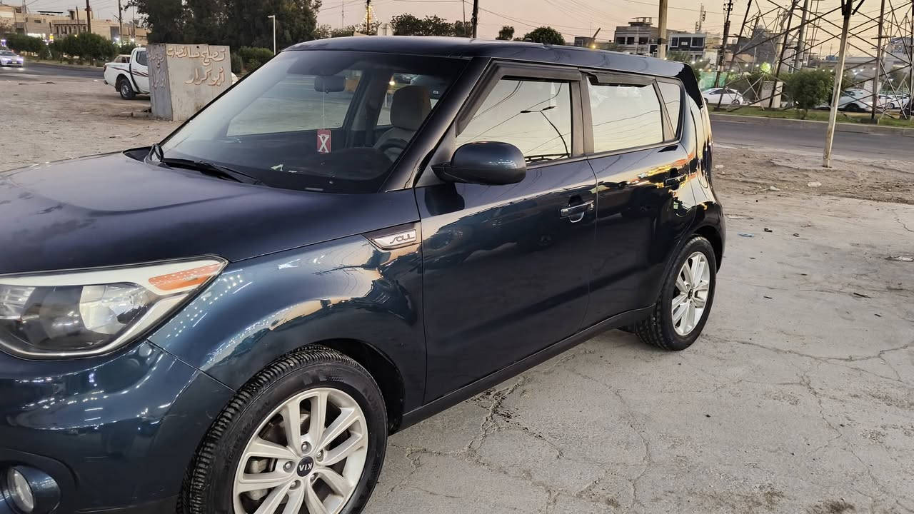 كيا صول 2018 وارد امريكي
ماشيه 110 mi رقم بغداد باسمي
مواصفات
 محرك GDI 2000 
كير AT 
تبريد شغال ثلج 
نوع الوقود بانزين عادي
 ويل 17
 شاشه كبيره (ابل كار بلي اندرويد اوتو ) 
وضعيات قياده (سبورت و اقتصادي وعادي ) 
تحكم بشاشة المعلومات 
تحكمات ستيرن جهتين
كامره خلفيه 
مانع انزلاق 
مثبت سرعه   
نضام صوت  siriusxm 
تحكم بالمري الجانبيه كهرباء 
كشافات  ضباب 
كشن السائق(رفع وخفض)
حساس ضغط الاطارات 
جامات اماميه خلفية اوتو 
  السياره جاهزه كير ومكينه وحداديه بحالة جيدة
السيارة بدون حادث من امريكا كلين
 بالعراق تبديل قطعه وصبغ قطعة بدون ايرباك 

تواصل / ***********
بغداد الغزالية
