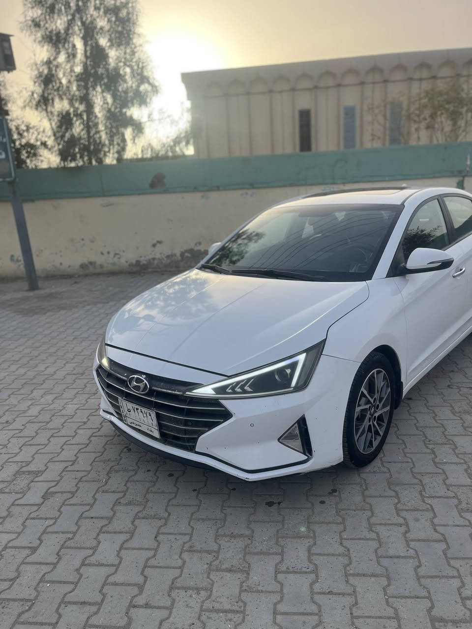 ⸻

🚗 للبيع – Hyundai Elantra 2019 خليجي 🇰🇷

✨ موديل 2019
✨ ماشية 135 ألف كم
✨ محرك اقتصادي DOHC صرفية ممتازة
✨ قير أوتوماتيك ناعم
✨ شاشة – كامرة – تحكم دركسون
✨ جنوط – إضاءة LED شكل سبورت
✨ داخلية نظيفة جداً

🛠 الملاحظات بكل وضوح وشفافية:
✔️ بيها صبغ خفيف من باب السايق
✔️ شباك الدعامية مبدل
✔️ مازدا أمامية واحدة مبدلة
✔️ بيها تعديل خفيف بالبنيد (أقل من شبر – شغل مرتب)

📍 المكان: بغداد
💰 السعر: 135 ورقة قابل للنقاش للجادين
📞 للتواصل: ***********

سيارة مرتبة وسعرها منافس جداً مقابل موديلها ومواصفاتها 🔥
الجاد يتفضل اتصال أو خاص
