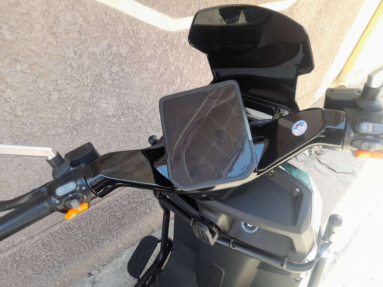 سلام عليكم صاعقه للبيع موديل ٢٠٢٦ بطاريات ٦ مسطره ماشيه قليل استخدام شهر بعدها بوصل الضمان ماخذها بمليون و٢٠٠ رايدها ب٩٥٠ مكاني سبع ابكار***********
