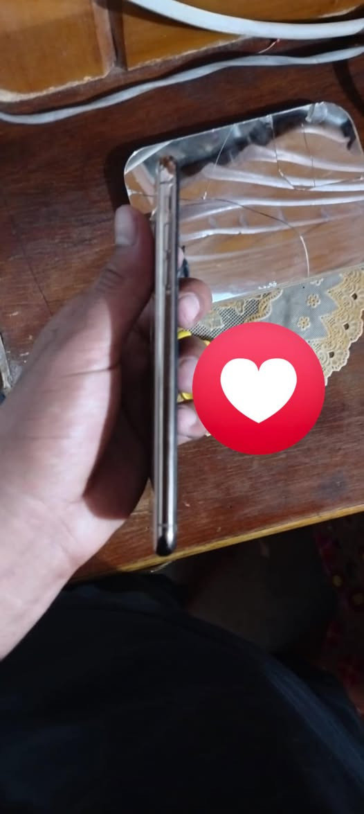 ايفون اكس ماكس ذاكرة 256 بطارية 100 مبدلة الجهاز كلة بلادي فيس ايدي شغال و التعلي وتنصي واكفة وهذا الفطر بس بـ 185 الف مو شراي اعبر المنشور 💙. 

 0788 870 4026
