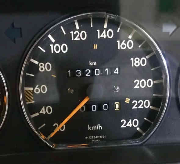 سلام عليكم حبايب 👍
للبيع شاشة مرسيدس جامبو  8سلندر
مال حاويه ميالته برتقالي دموي بدون صبغ بلاد
بلصوره ممبين بلحقيقه بعد احله بهواي 
شغال اناره كله مفحوص  سعرها 150الف 🔒 قفل
عنوان بغداد ألشعب 
***********
