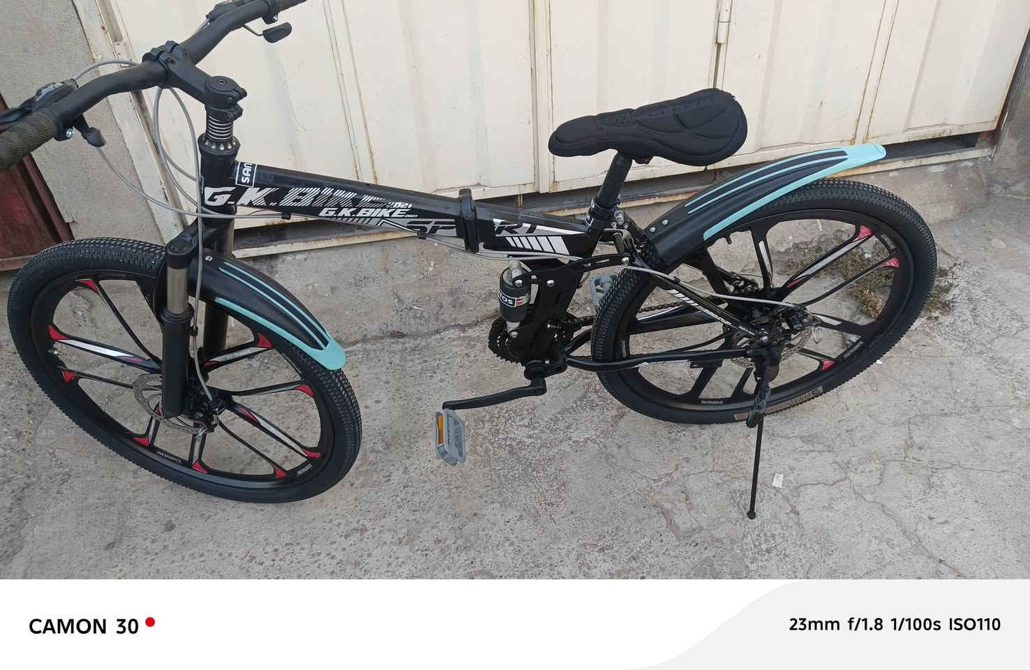 للبيع حجم 26.   باسيكل نظيف ***********  *********** السعر 85                                    العنوان موصل حي سومر االتقاطع الثاني.. نقطه داله مولد عساف...
