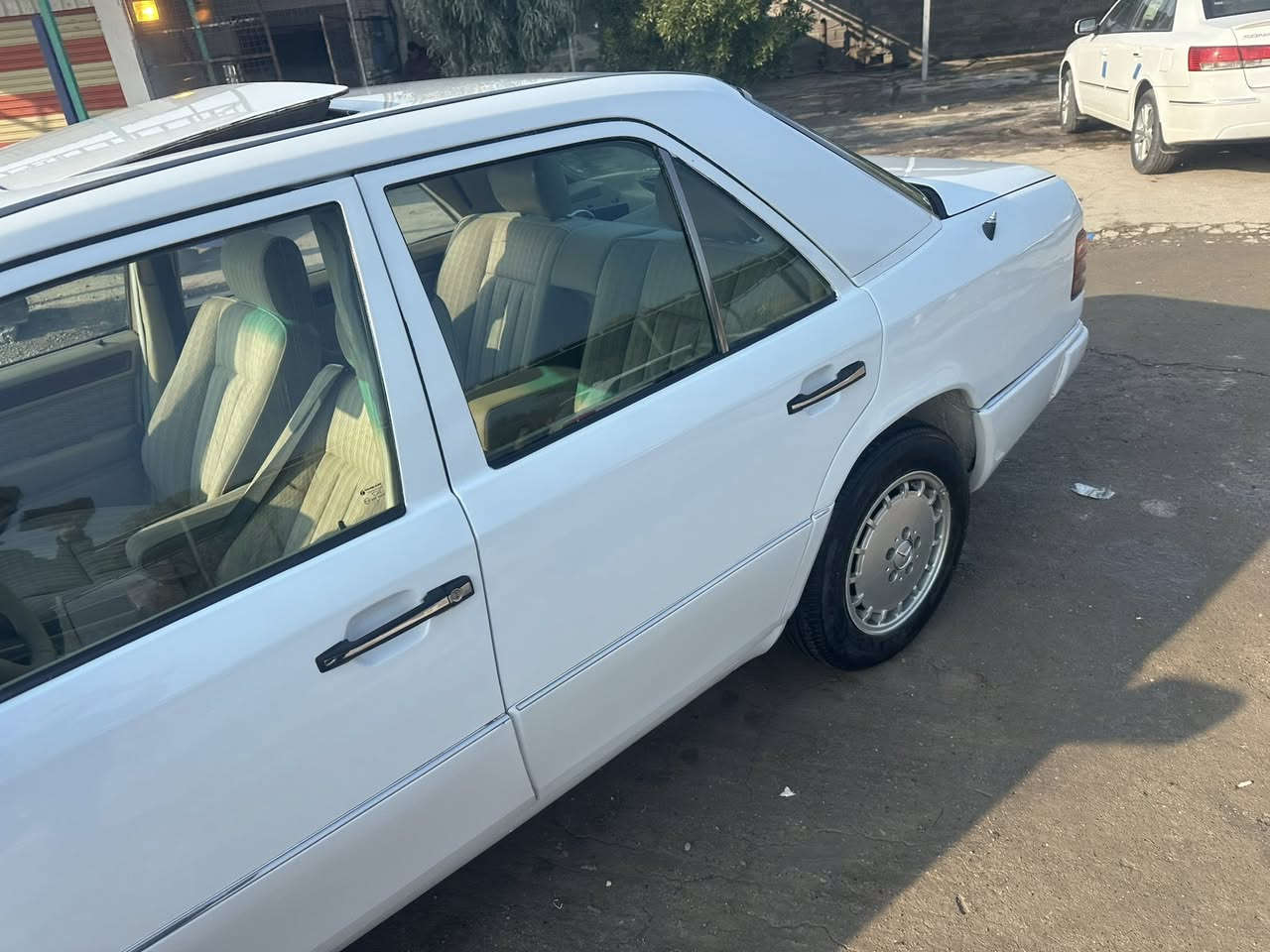 السلام عليكم ورحمة الله وبركاته 
مارسدس دب للبيع مكينه ففتي ٢٥٠٠
غرفه جديده حداديه اماميه خلفيه جديده 
تخم تاير وتخم ويل جديد رقم انبار بسمي مشروع وطني تحويل مباشر السعر ٧٠ورقه وبيه مجال للشراي الاستفسار بس واتساب ***********
