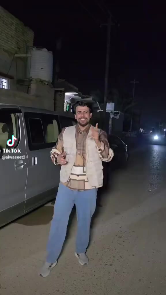 السلام عليكم ورحمه الله وبركاتة
بيت لبيع بناء جديد
ويرهم حاظر او اقصاد 
 سنة البناء 2024
المساحة الكليه250متر
يتكون 
ثلاث اغرف الطول 6 أمتار والعرض 4
والغرفه قاط ثاني هيكل
الصاله الطول 8ونص والعرض 4
مطبخ بارد الطول 5 والعرض 4
مطبخ حار الطول 3 والعرض 3
الاستقبال الطول 9 والعرض 4
حمام دخلي
وحمام خارجي 
كل الخدمات متوفره كهرباء ماء اساله تبليط ب الباب 
مدرسه متوسط وابتدائيه 
الموقع البدعه  طريق الساده ال سيد حمد 
منطقة ال رمضان 
غير متواجد ع فيس اتصل واتساب او ع رقم 
***********
