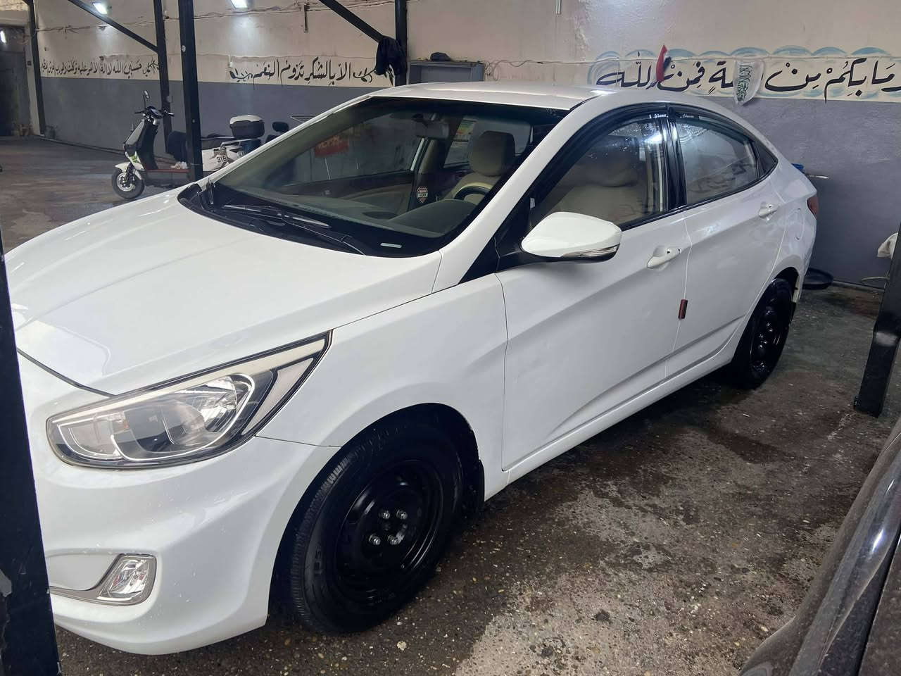 هونداي اكسنت كوري
موديل 2017 
رقم نينوى بسمي دولي 
محرك 14 دوش  
محرك لا صرف ولا نفخ 
كير شرط 
تبديل بابين اوربي 
مواصفات تحكم ستيرن 
يشاير بل مري 
كير توماتيك 
سياره جاهزه وحلوه مال جناي 
رقم الهاتف ***********
للبيع او مراوس مع النترا 2018 
سعر اتصل وبيك خير ودلل
