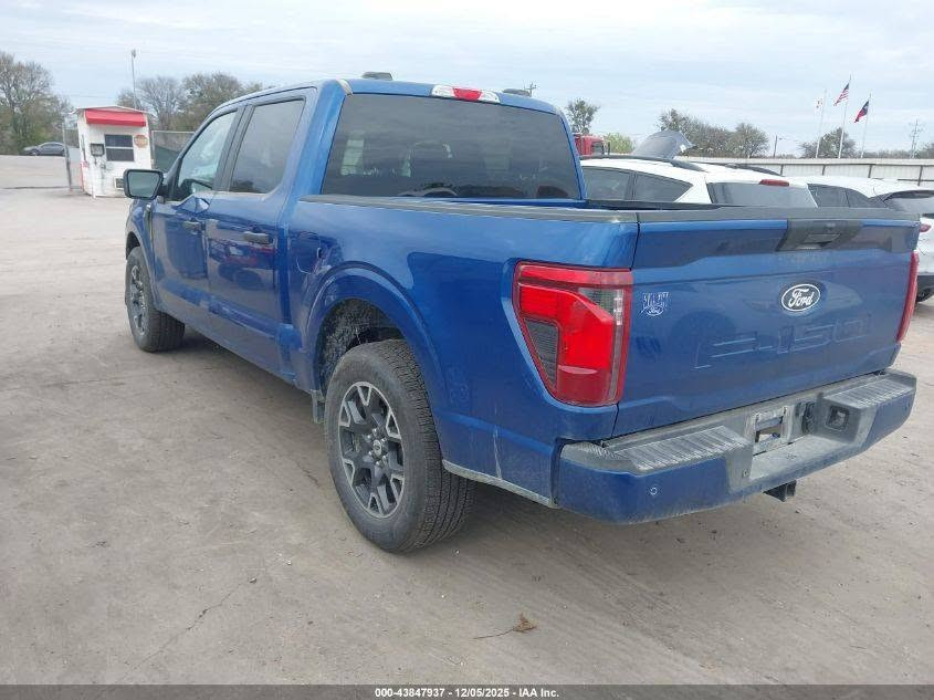 السلام عليكم ورحمة الله للبيع فورد F150 2024 محرك 2700 توين تربو على وضعها في عمان الحرة في شركة الناقل الفضي السعر 215 $ بيها مجال *********** حجي سعدان السامرائي
