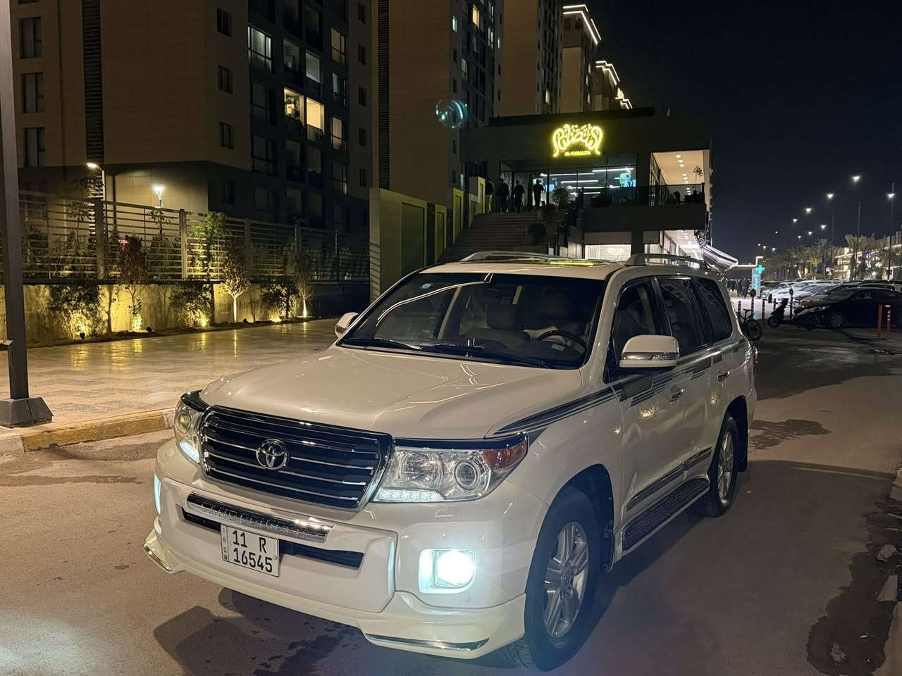 لاندكروز موديل2013 بريم اصل مكفوله رقم بغداد بسمي  ماشيه125الف مكان السياره بغداد*********** السعر 355
