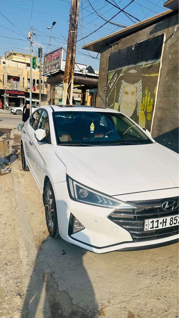 النترا خليجي 2019 مكفوله 
بيهه ملاحظات بسيطه جدآ
ماشيه 50 الف السياره جديده كلش السعر 170 وبيهه مجال بسيط *********** 
بغداد البياع بغداد, العراق
