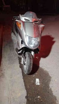 سلام علكيم دراجه فورسه للبيع دراجه شغاله  بيها بس خربطه كابريتر و صالل...