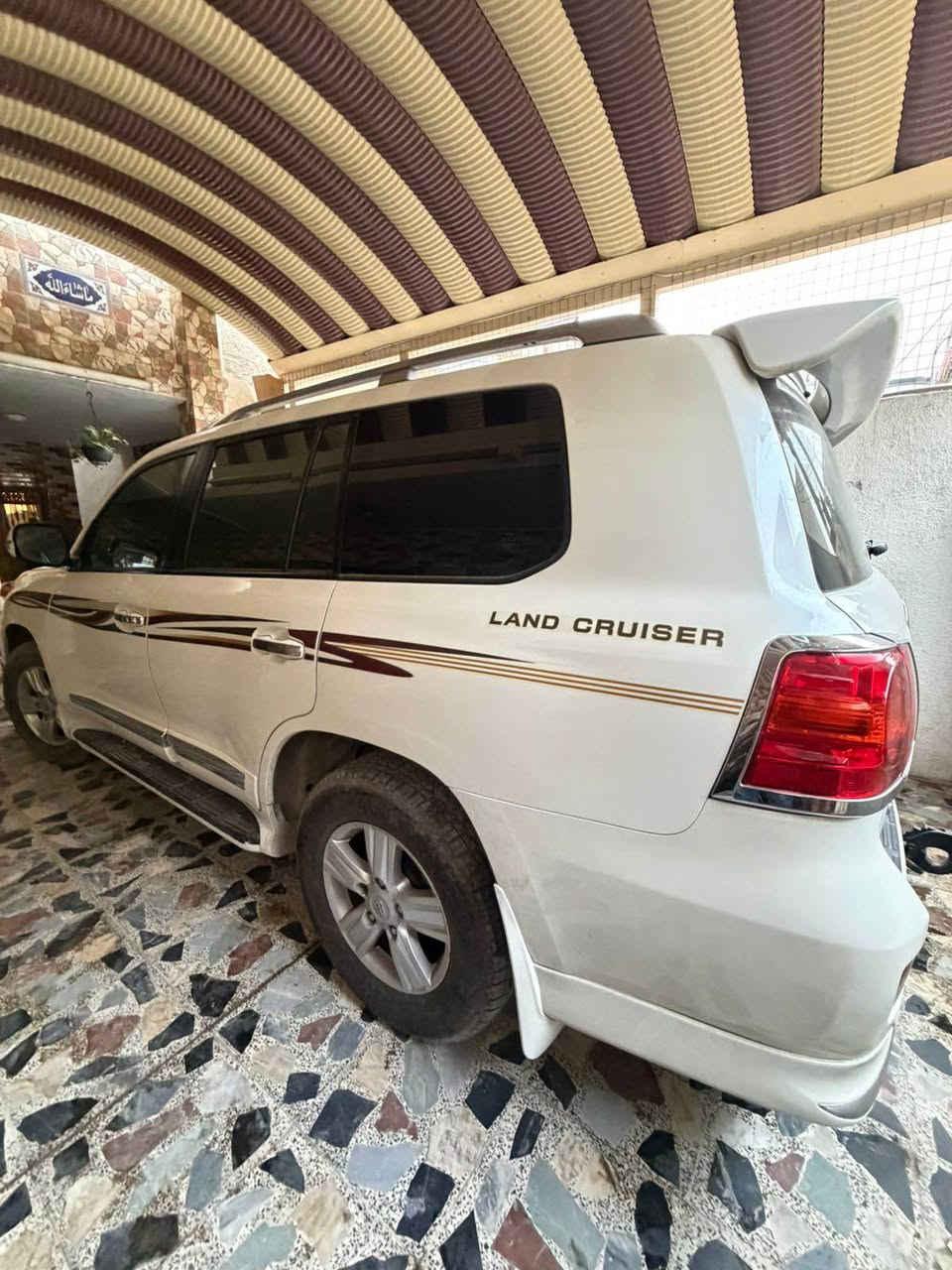 سلام عليكم 
لاندكروزر 
سته جئ اكس آر
الدعامية الأمامي مبدله
والخلفيه بس صبغ
بيها بارد قليل
سياره بدون نواقص رقم أربيل جديد
مديل ٢٠١٣
السعر ٣٣٥
للتواصل 
*********** بغداد, العراق
