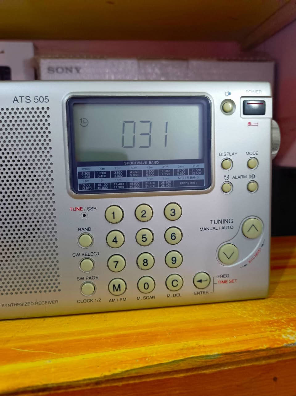 راديو SANGEAN. ATS. 505
موجات FM-MW_SW LW
موجه SW 1 sw2 sw3 sw 4 sw5 sw 6 sw 7
ميزه حفظ محطات مفضله اناره بالشاشه
منبه وساعة
منفذ انتينه خارجي
منفذ محوله خارجيه ٦ فولت
يشتغل باتري قلم عدد ٤
حجم كبير
الأبعاد
الطول ٢٠ سم
الارتفاع ١٥ سم
نظيف جدا شرط الشغل والنظافه والسحب
سحب قوي كل موجات ونقاوه
اي استفسار بعد تعليق يوصلك السعر وبالخدمة


**إذا كنت صاحب هذا الإعلان وتريد حذفه لأي سبب، رجاءا أرسل رسالة إلى الدعم الفني**