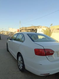 فوكس فاجن جيتا رقم بصره  بيها ضربه خفيفه باب الخلف باقيه علئ وضعها كير...