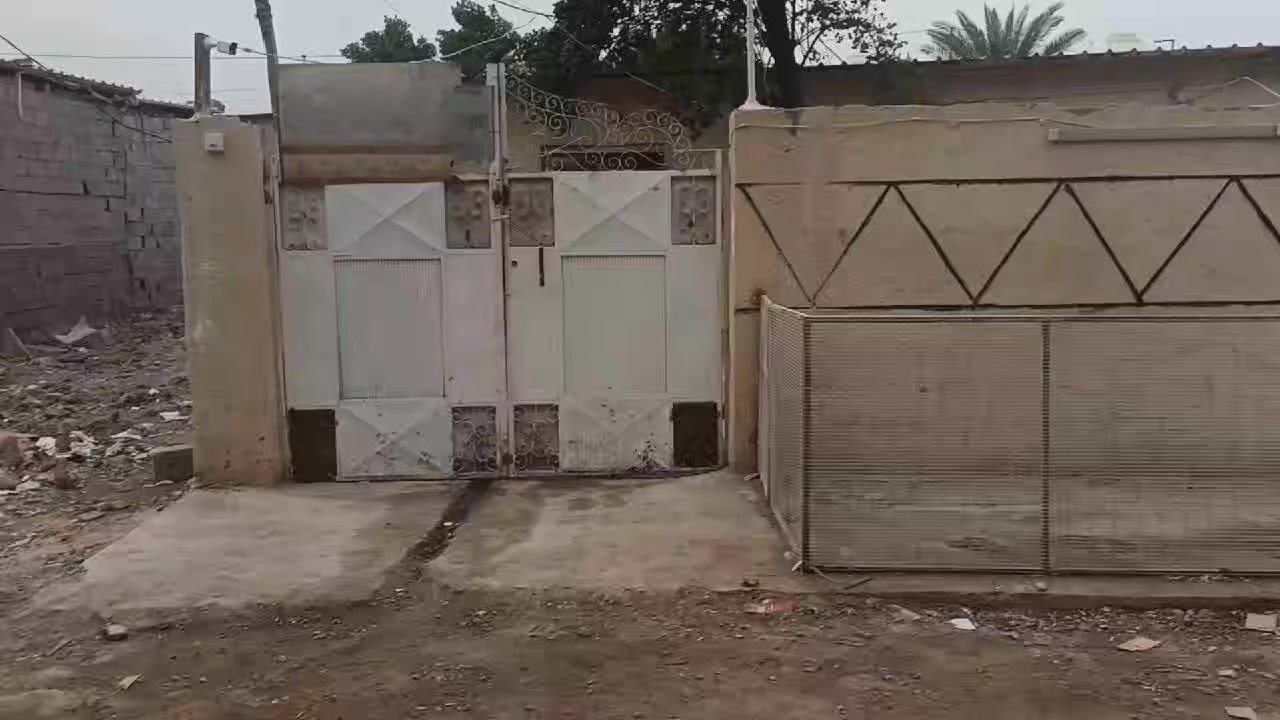 يا الله سلام عليكم بيت البيع مساحه 200 تجاوز الزعفرانيه المقلع البيت كلش مرتب وكله بياض البيت سندويش  سعره 23 وبي مجال مو شراي لا تخابر ***********
