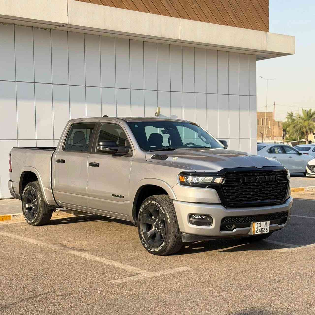 رام 2025
فئة Lone star 
باب طويل بدي قصير المرغوب 
محرك 6 سلندر تون تيربو مو العادي 

ماشية 14 الف ميل  

رادرات امامي و  جانبي
شاشة تيسلا بلادية
حساسات امامية و خلفية
سستم الباين
تثبيت مسار
اماكن تخزين تحت المقاعد الخلفية
قاصة 
كامرة 
كرسي كهرباء
وباقي المواصفات المعروفة

حادث جدا بسيط بنيد تبديل وصبغ جاملغ
والسيارة مصلحة بالوكالة بامريكا وحتى السستم الايرباك  بلادي  

رقم بغداد بأسمي تحويل ثاني يوم 
 
***********
بغداد البياع

السعر 355
