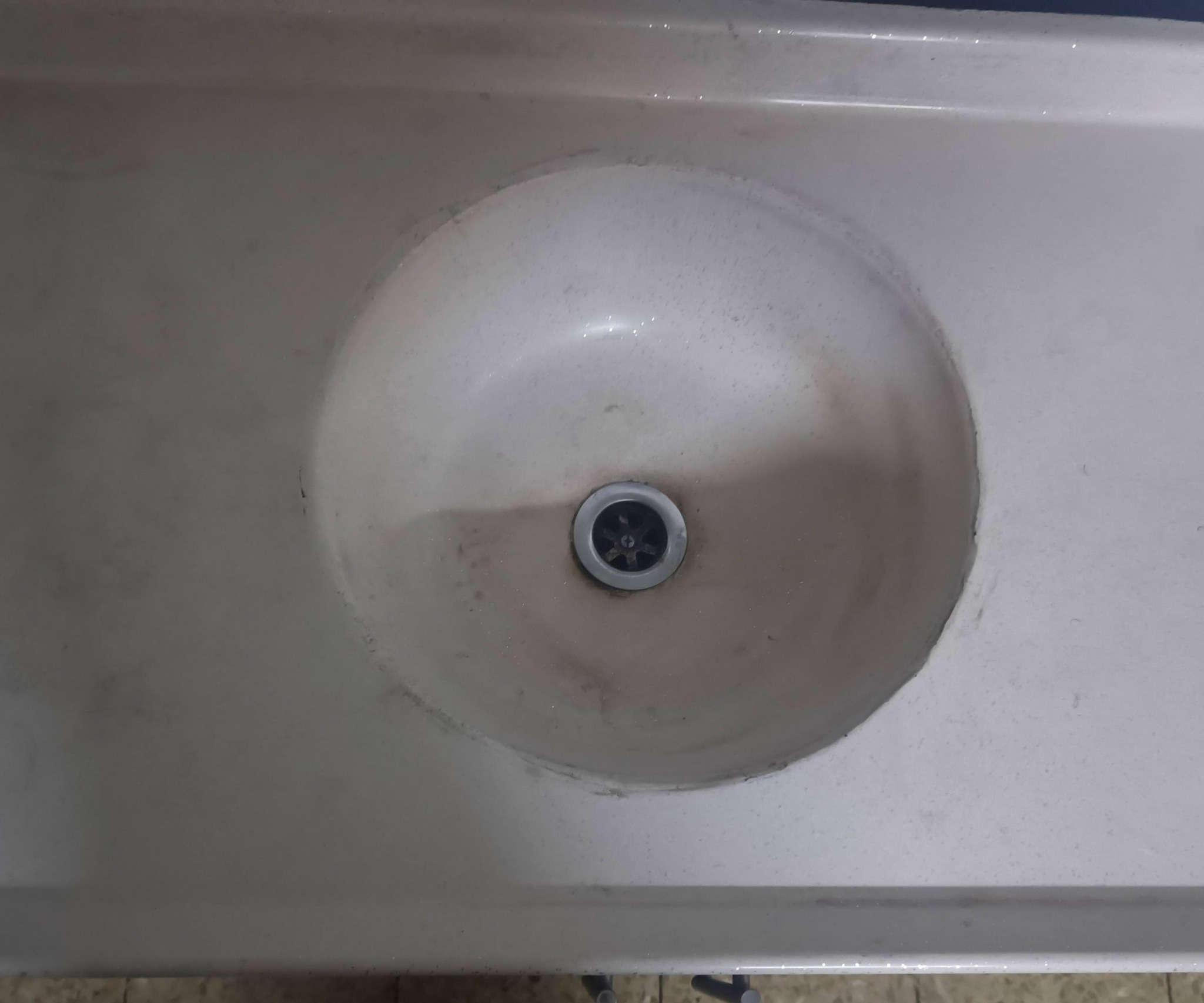 كاونتر خشب قطتعين وسنك مرمر نضيف جدآ السعر 100 ألف وبي مجال المكان حي الإعلام للتواصل ***********
