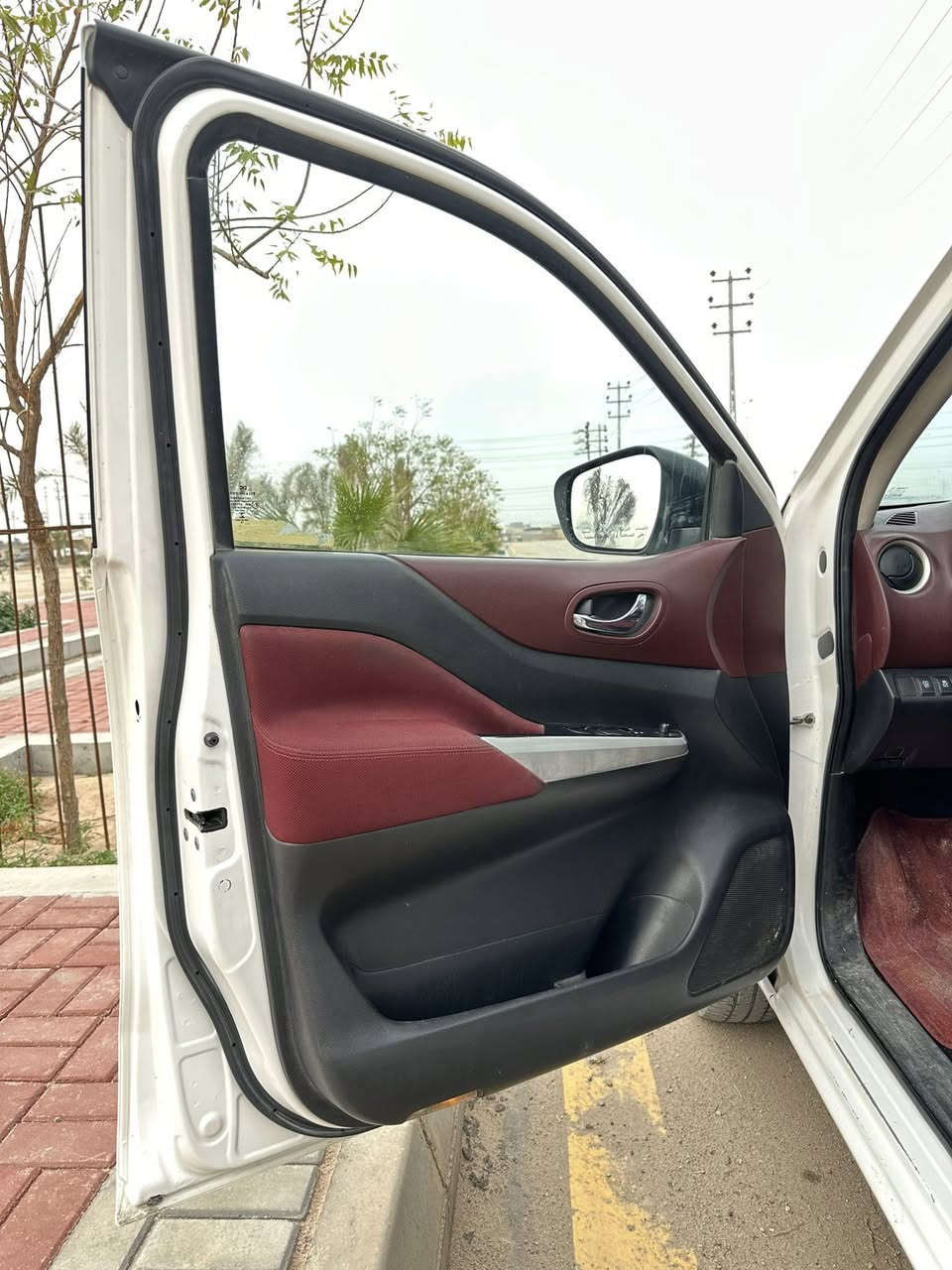 السلام عليكم
نيفاره موديل 2020 اوتماتيك كير مكينه كفاله تبريد ماشيه 98 رقم أربيل جديد سنويه جديده.. سياره بيها بارد يم جاملغ 
ويم الباب الوره بيها بارد وبيها حالوب بنيد
والقماره حالوب مو قوي ناعم  العنوان البصره قضاء المدينه
***********
