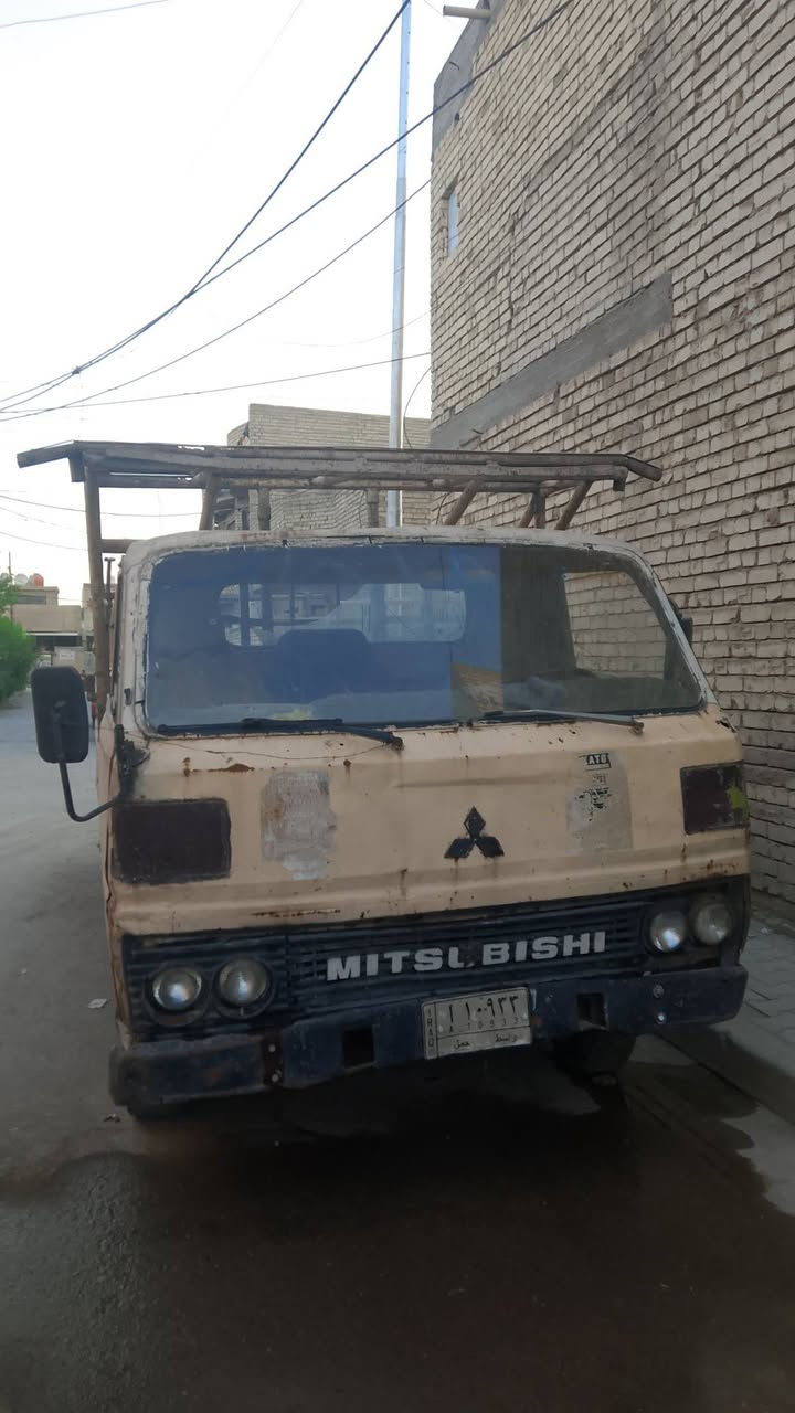 سلام عليكم داينا ميسوبيشي موديل 1981 مكينه شغاله السيارة شوفة عينك السعر 30 وبيها مجال للشراي عنوانها بغداد الامين الثانية سكينه لل اتصال ***********
