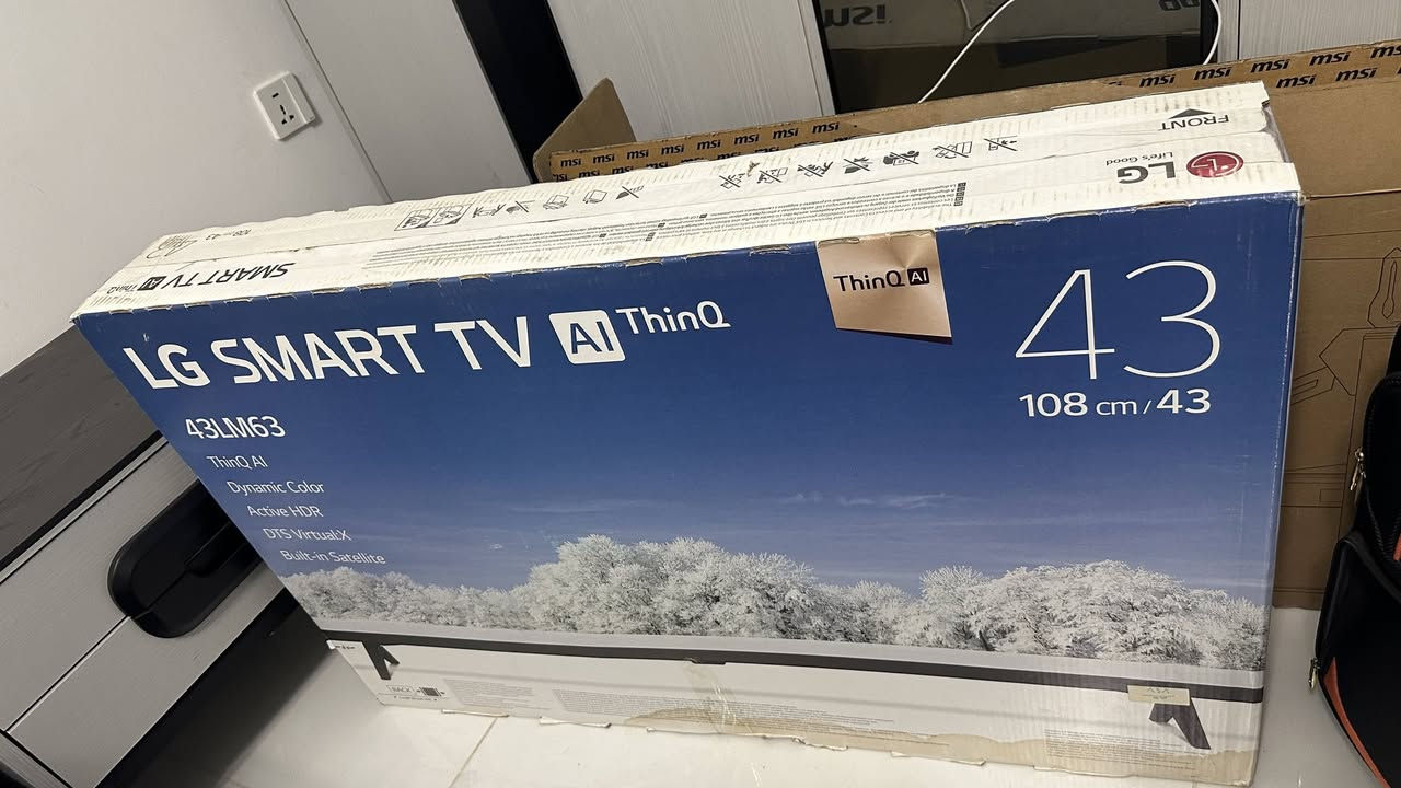 للبيع: تلفزيون LG Smart TV (جديد باكييت 📦)
السلام عليكم.. عندي تلفزيون LG حجم 43 بوصة للبيع، الجهاز جديد تماماً وما مفتوح من الكرتون أبداً 
المواصفات الأساسية:
• الموديل: LG 43LM63 (أصلي).
• الحجم: 43 بوصة.
• النظام: Smart TV (يوتيوب، نتفلكس، تطبيقات كاملة).
• المميزات: ذكاء اصطناعي ThinQ AI، تقنية Active HDR لألوان واقعية، وصوت DTS Virtual:X.
• إضافات: يحتوي على ستلايت داخلي (ما يحتاج جهاز خارجي).
حالة الجهاز:
• جديد 100% (بداخل الكرتون و غير مفتوح نهائياً).
• كامل ملحقاته والريموت السحري (Magic Remote) وياه.
📍 المكان: [ بغداد مجمع البدور]
💰 السعر: [ 425 الف] (للعلم سعر الجديد 450 الف وفوك)
📞 للتواصل:  ***********
