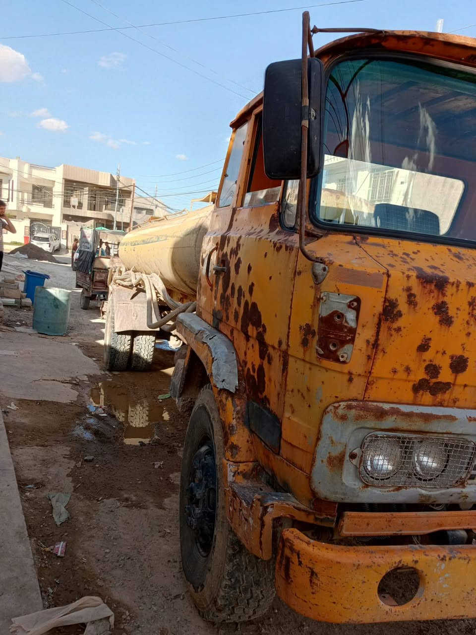 هينو٨٢للبيع مكفول كفاله عامه بس القمار يراد له صبغ  السعر ١٠مليون للستفسار الاتصال ***********
