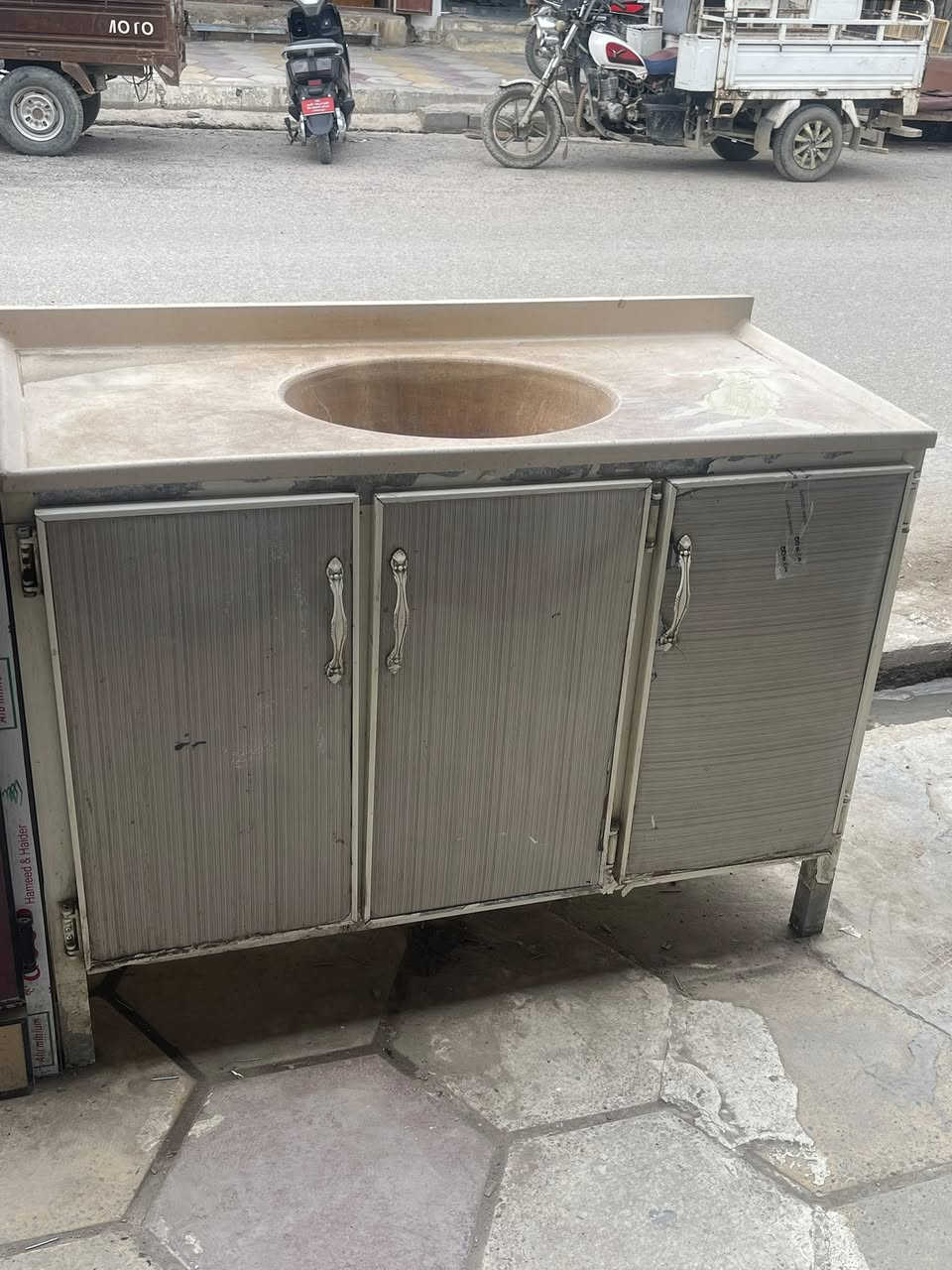 سنك متره و160 حديد احطاطه وكلش نضيف  الثاني متره وعشرين مرمر مستعملات ***********
