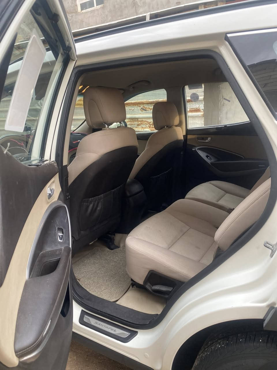 السلام عليكم من رخصة الإدمن سنتافي موديل2015 مكفوله عام محرك 6 بصمة تشغيل وبصمه ابواب 7راكب السعر 170وبيها مجال الاتصال ع الرقم ***********
