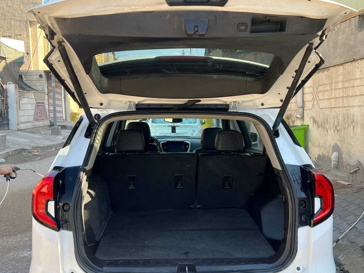 تيرين موديل 2024 slt رقم بغداد
ضربتها حلوه صندوك بچم كبس 
ماشية ٣٢ الف ميل 
المواصفات:
مانع تصادم
دفع رباعي (four well)
نظام الطرق الوعرة
نظام نزول المنحدرات 
تحديد مسار 
تدفئة كشنات 
تدفئة ستيرن 
كشنات كهرباء السايق والي بصفه
تبريد قطعتين
ابل كار بلي
اوتو ستوب
تشغيل عن بعد ..
3GKALVEG2RL278661
مكاني بصرة
السعر 222 وقابلة للتفاوض 
***********
السيارة بأسمي
