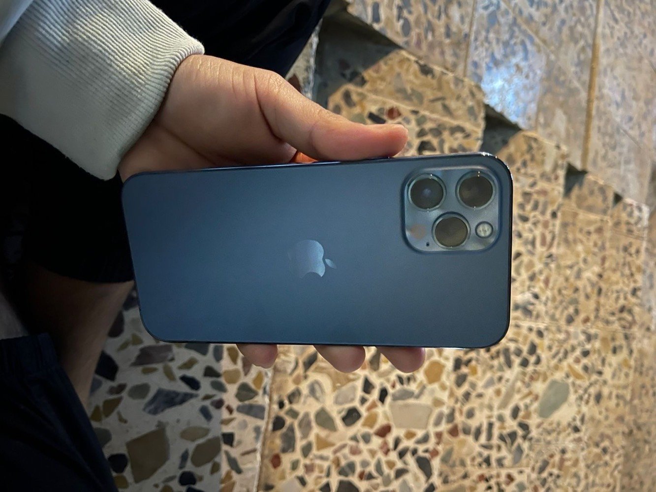 ايفون 12 برو ماكس بطارية 81 شحن ممتاز
ذاكرة 256 كفالة عامة من كل شي
سعرة 525 بي مجال