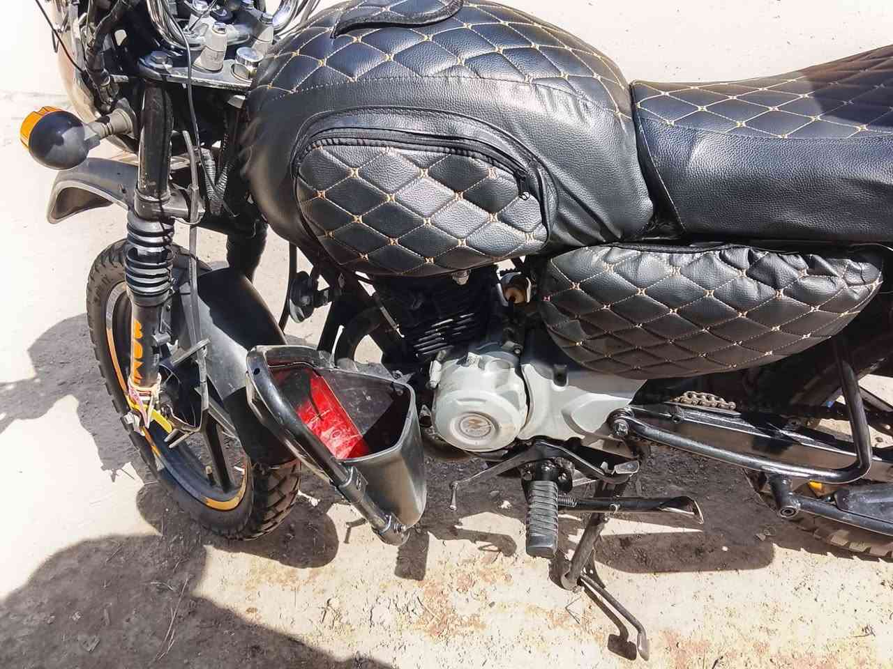 السلام عليكم دراجه بوكسر موديل 2019 نضيفه رقم بغداد تحويل الثاني يوم دراجه خير من الله بس بيهه صوت بل محرك (تجفيت) بس الدراجه شغاله واني اشتغل بيها وخير من الله سعرها 1600 وبيها مجال مكان بغداد حي الجهاد رقم التلفون ***********
