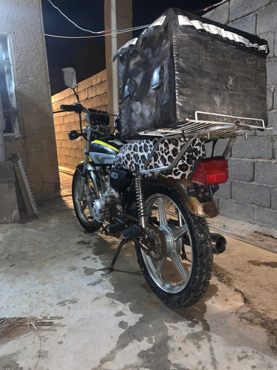 سلام عليكم دراجه ايراني للبيع خمسه كير 2022 دراجه شغاله وكامله 400وبيها مجال مكاني ***********
