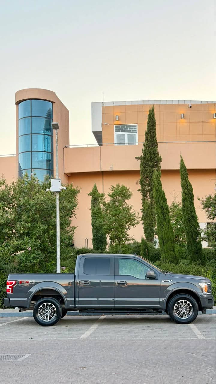 ﷽
‏ FORD F150 STX 2020
◽️فؤرد F150 مواصفات STX موديل 2020
 فور ويل ( دفع رباعي )
لون مميز سمنتي☑️
بودي قصير باب كبير مرغوب

◽️محرك V8  محرك مرغوب
🔹گير و محرك بشرط مامفتوح كل على وضع بيلادي 📦
🔹ماشية ( ٦٨ ) الف حقيقي بشرط
🔹سيارة جديد مثل شريكة 

◽️سيارة جديد بدون شخت بدون رصعات
🔹بيها ( جملغ سايق و بونيت و شبر من باب خلفي) بدون دواخل شرط
أيرباگ كل بيلادي 
🔹سيارة داخل و خارج كل جديد نفس بيلادي📦🔥

◽️مواصفات فول مواصفات ما عدا فتحة
(   فور ويل - شاشه كبير -كاميرا - سكليتر كهربا - تبريد مركزي - بريك بصمة   - - داخل بدي ليد - ڤوليوم - تحديد سورعة - بعد هواي مواصفات )

◽️محرك كير  بشرط مامفتوح
سياره حيل نظيفه كلشي علي بلاد لوك
بسميً السنويه بشرط تحويل و خرامه 
سياره مابيها دينار مصرف كامل من كل نواحي

◽️نظافه ١٠٠٪؜ كامل سيرفس بدون نقص و بدون مصرف سياره اي نقص مابيها 
4 أيطارات جديدة ويل تحتها 
تاير و ويل بيلادي شريكه 

نفسي يوم /تحويل و كاله حاظر
مكان / داخل سليماني
◽️سعر _218
◽️موبايل /*********** السليمانية, العراق
